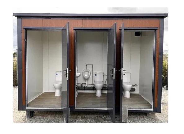 Conteneur sanitaire de type pavillon avec triple cabine