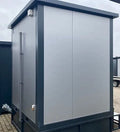 Cabine de toilettes avec double cabine